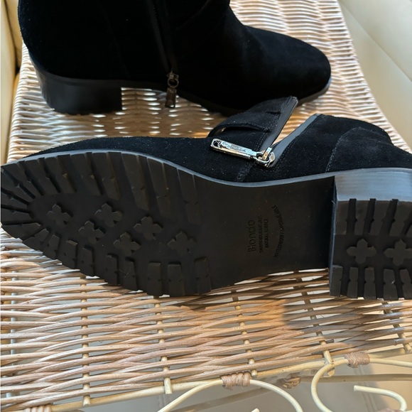 SALE!!! BLONDO suede bootie - Picture 5 of 7